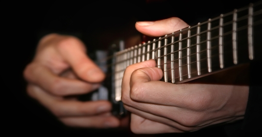 PRODUCTION OF E-GUITAR TRACKS
